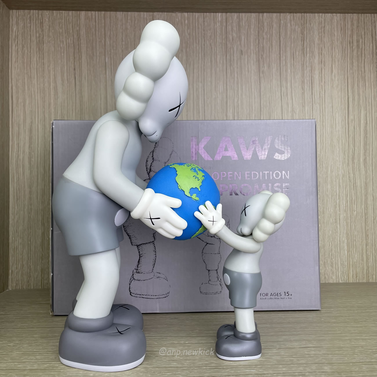 Kaws The Promise Grey Figure (10) - newkick.app